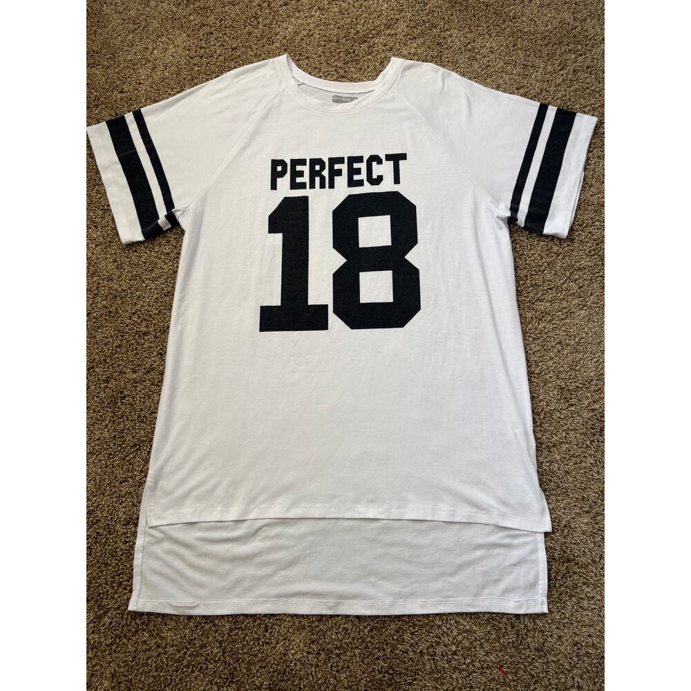 6ixty8ight Perfect 18 Graphic High-Low T-Shirt Womens Size Large